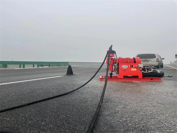 松柏镇马路路基路面开裂下沉注浆加固灌浆