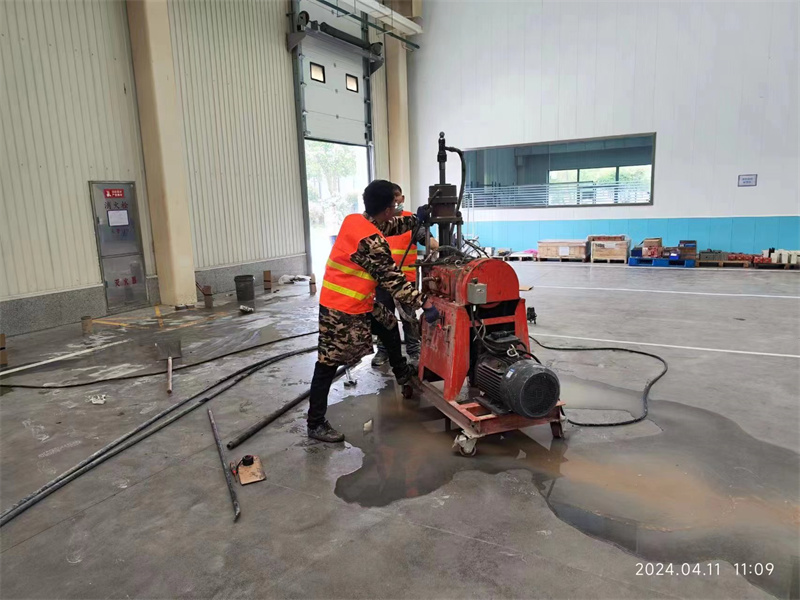 松柏镇厂房地面下沉塌陷注浆加固施工